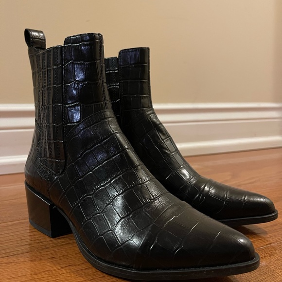 Vagabond Shoemakers Marja Embossed Chelsea Boot - Picture 3 of 5